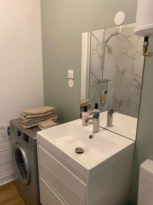 Appartement Charmant Hypercentre Avec Patio Prive Et Parking Orléans Extérieur photo