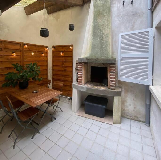 Appartement Charmant Hypercentre Avec Patio Prive Et Parking Orléans Extérieur photo